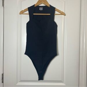 OQQ Women’s White Ribbed Square Neck Bodysuit Sleeveless Stretch Size M